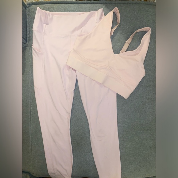 Fabletics workout set - Picture 3 of 4